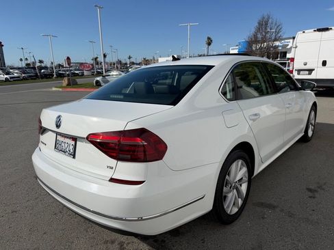 Used 2018 Volkswagen Passat 2.0T SE w/ SE Lighting Package image 6