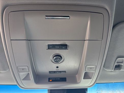 Used 2017 GMC Yukon SLT image 16