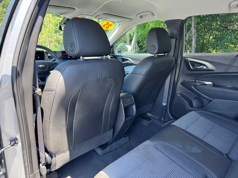 Used 2025 Chevrolet Trax LT FWD image 13