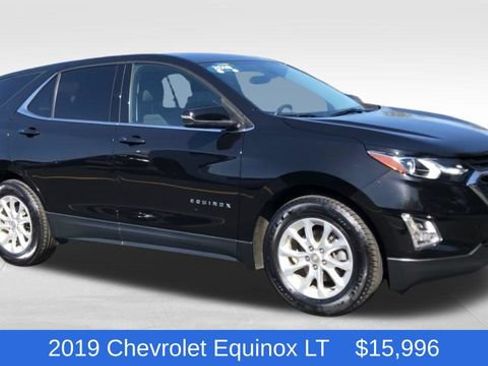 Used 2019 Chevrolet Equinox LT w/ Driver Convenience Package FWD image 2
