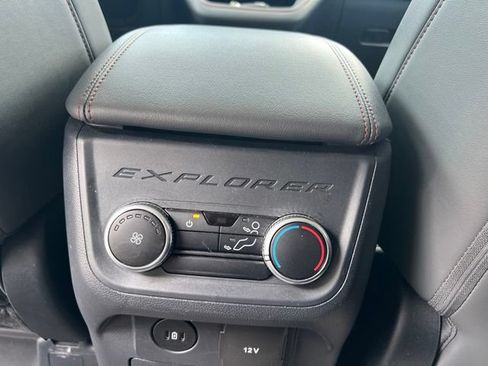 Used 2025 Ford Explorer Active w/ Active Comfort Package AWD/4WD image 19