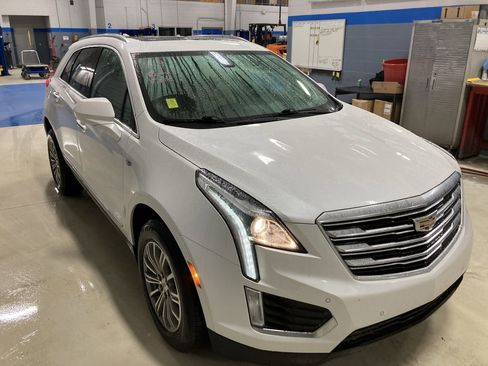Used 2019 Cadillac XT5 Luxury image 1