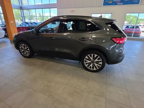 Used 2020 Ford Escape Titanium w/ Titanium Premium Package 2.0 AWD/4WD image 13