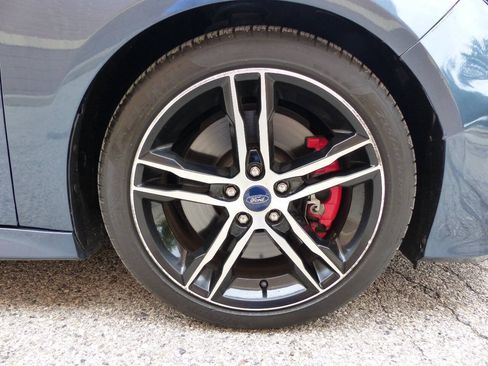 Used 2018 Ford Focus ST w/ Equipment Group 402A FWD image 21