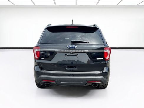 Used 2018 Ford Explorer XLT w/ Equipment Group 202A FWD image 5