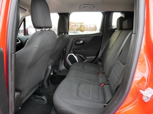 Used 2019 Jeep Renegade Latitude w/ Cold Weather Group image 12