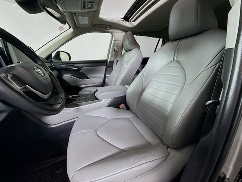 Certified 2023 Toyota Highlander XLE image 11