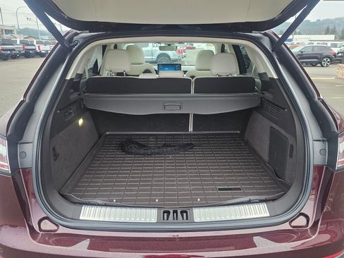 Used 2022 Lincoln Nautilus Black Label w/ Class II Trailer Tow Package image 9