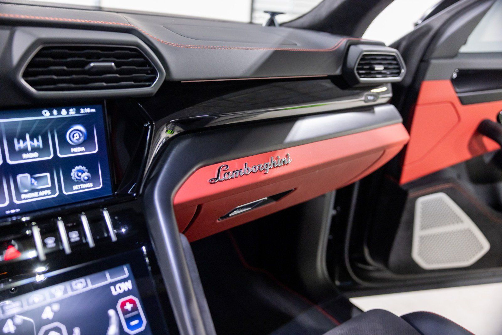 Used 2024 Lamborghini Urus S AWD/4WD image 49