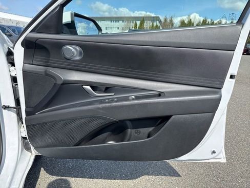 Used 2024 Hyundai Elantra SEL FWD image 11