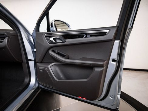 Certified 2024 Porsche Macan AWD/4WD image 27