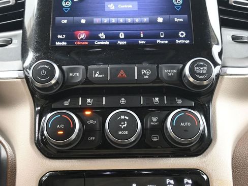 Used 2019 RAM 1500 Laramie image 31