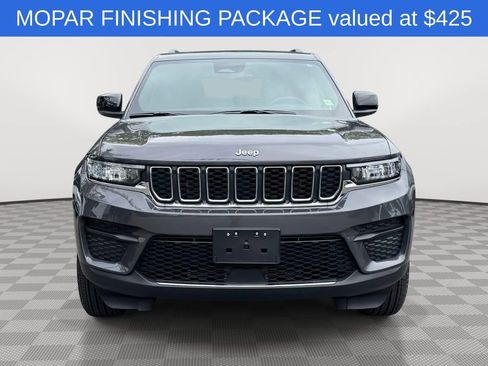Used 2025 Jeep Grand Cherokee Laredo X w/ MOPAR Finishing Package AWD/4WD image 2