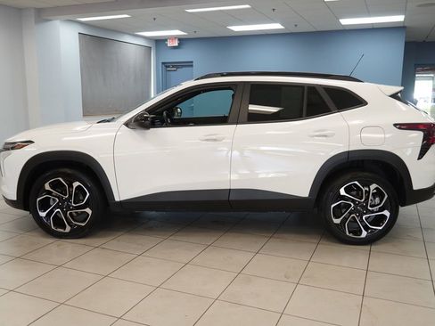 Used 2024 Chevrolet Trax RS w/ Driver Confidence Package FWD image 2