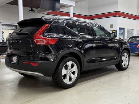 Used 2022 Volvo XC40 T5 Momentum AWD/4WD image 5