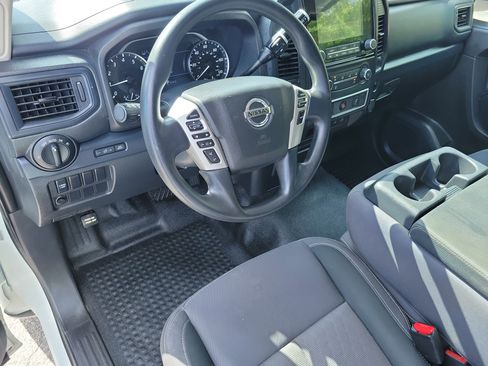 Used 2022 Nissan Titan S image 20