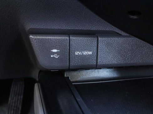 Used 2018 Toyota Camry SE FWD image 11