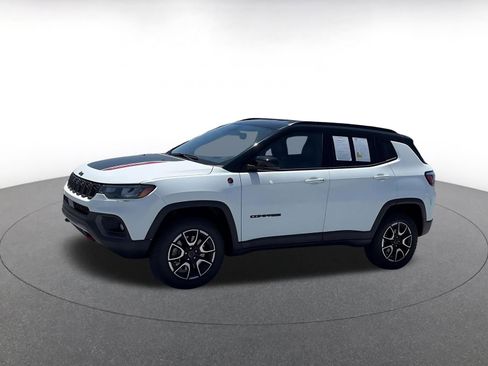 Used 2025 Jeep Compass Trailhawk AWD/4WD image 8