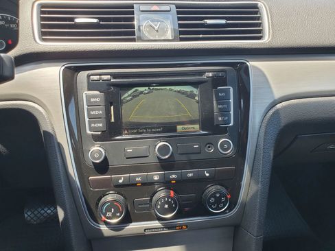 Used 2014 Volkswagen Passat 1.8T SE image 3