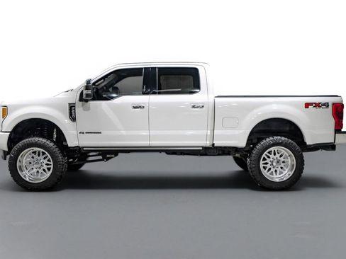 Used 2019 Ford F250 Platinum w/ Platinum Ultimate Package AWD/4WD image 9