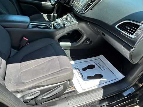 Used 2015 Chrysler 200 Limited FWD image 12