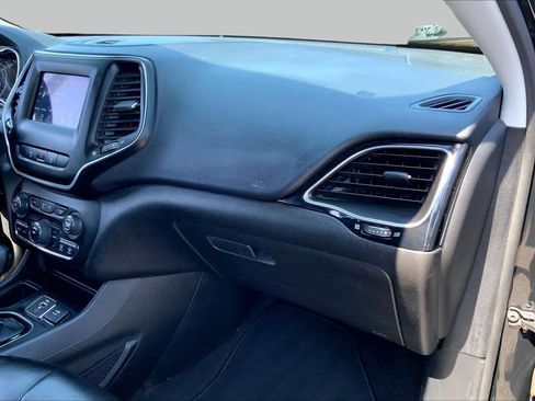 Used 2021 Jeep Cherokee Latitude Plus FWD image 19