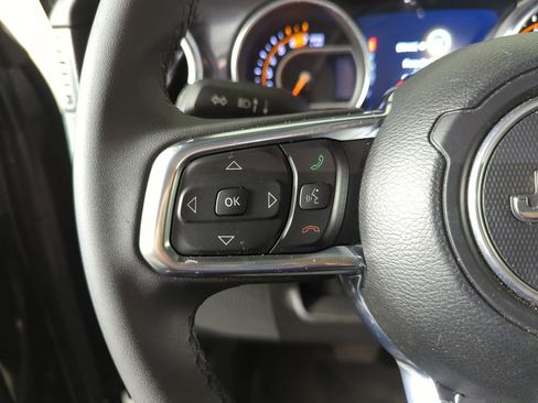 Used 2023 Jeep Wrangler Altitude image 27