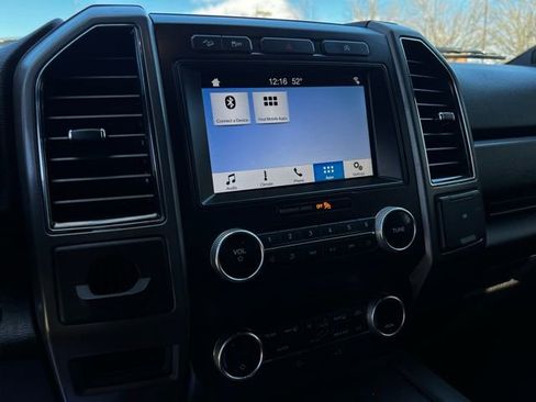 Used 2019 Ford Expedition XLT image 40