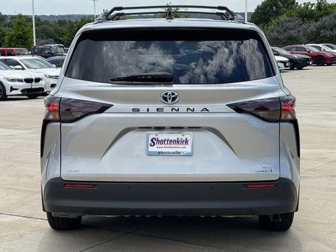 Used 2024 Toyota Sienna XLE w/ XLE Plus Package AWD/4WD image 5