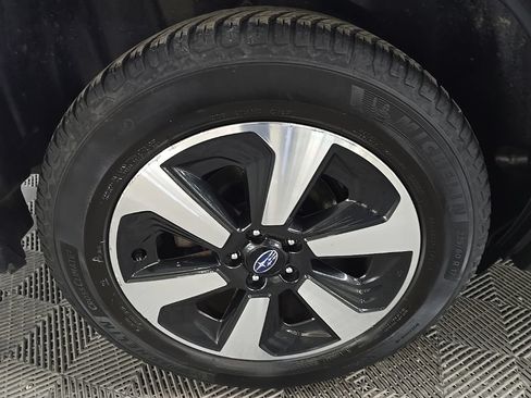 Used 2018 Subaru Forester 2.5i Premium w/ All-Weather Package AWD/4WD image 14