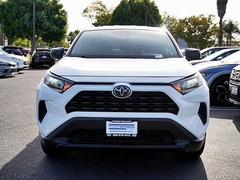 Used 2022 Toyota RAV4 LE FWD image 5