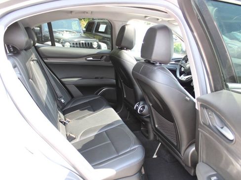 Used 2020 Alfa Romeo Stelvio Ti w/ Active Blind Spot Package AWD/4WD image 30
