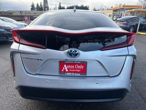 Used 2017 Toyota Prius Prime Advanced image 6