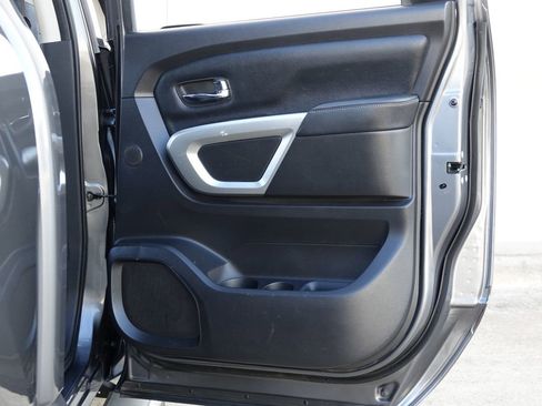 Used 2019 Nissan Titan SL image 39