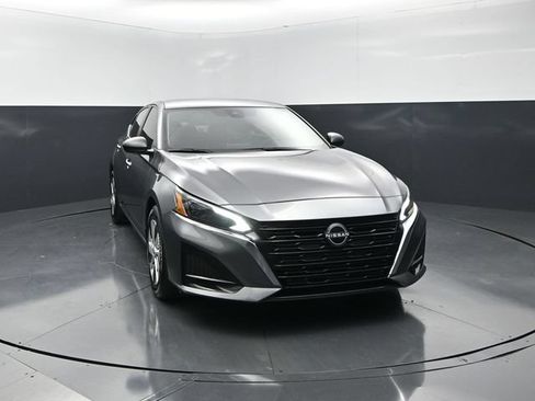 Used 2025 Nissan Altima 2.5 S FWD image 5