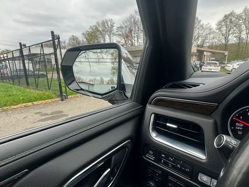 Used 2021 Chevrolet Tahoe Premier w/ Premium Package image 17