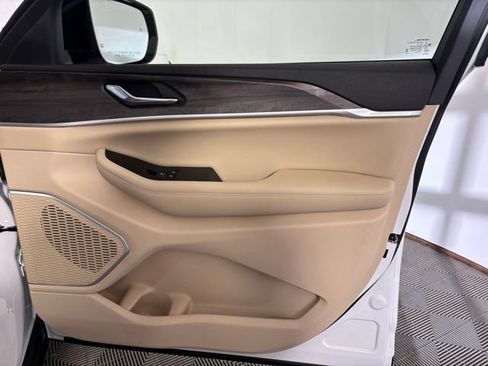 New 2026 Jeep Grand Cherokee Limited AWD/4WD image 16