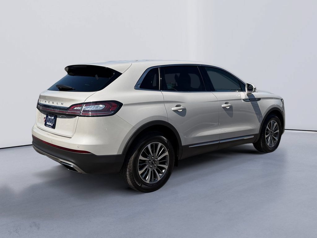 Used 2022 Lincoln Nautilus AWD w/ Premium Package image 3