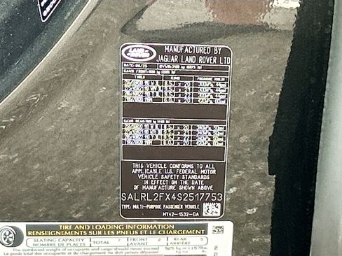 New 2025 Land Rover Discovery Dynamic SE image 37