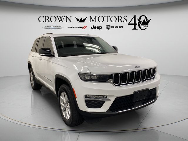 Used 2023 Jeep Grand Cherokee Limited AWD/4WD image 9