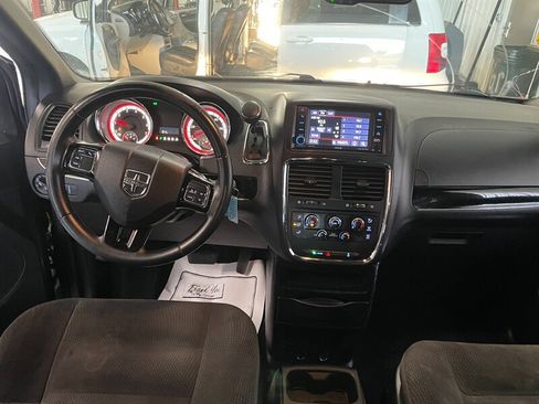 Used 2018 Dodge Grand Caravan SE FWD image 8