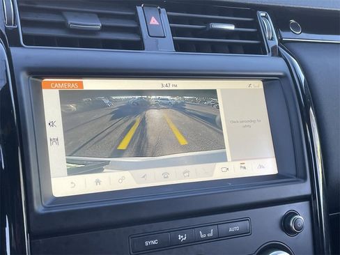 Used 2018 Land Rover Discovery SE image 29