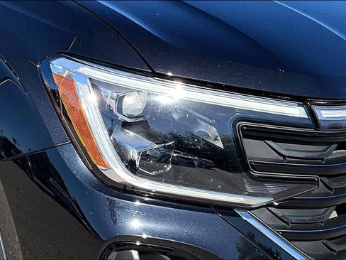 Certified 2024 Volkswagen Atlas Cross Sport SE w/ Panoramic Sunroof Package image 12