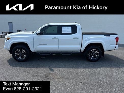 Used 2017 Toyota Tacoma TRD Sport w/ Tow Package RWD image 4