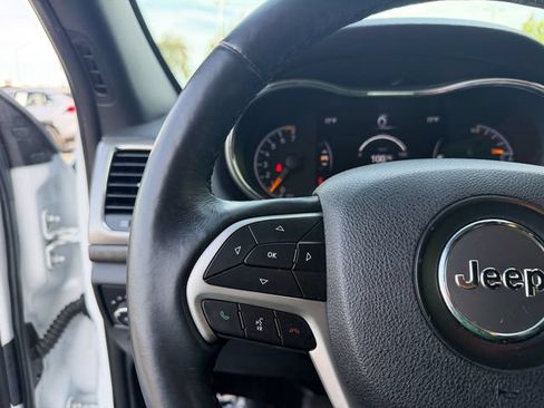 Used 2018 Jeep Grand Cherokee Altitude AWD/4WD image 18