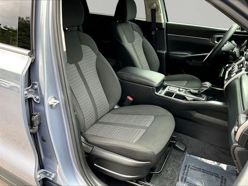 Certified 2023 Kia Sorento LX FWD image 29