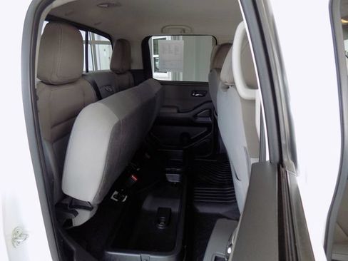 Used 2022 Nissan Frontier SV w/ Technology Package RWD image 31