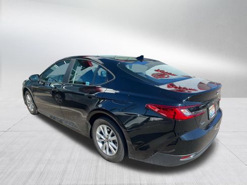 Used 2025 Toyota Camry LE image 4