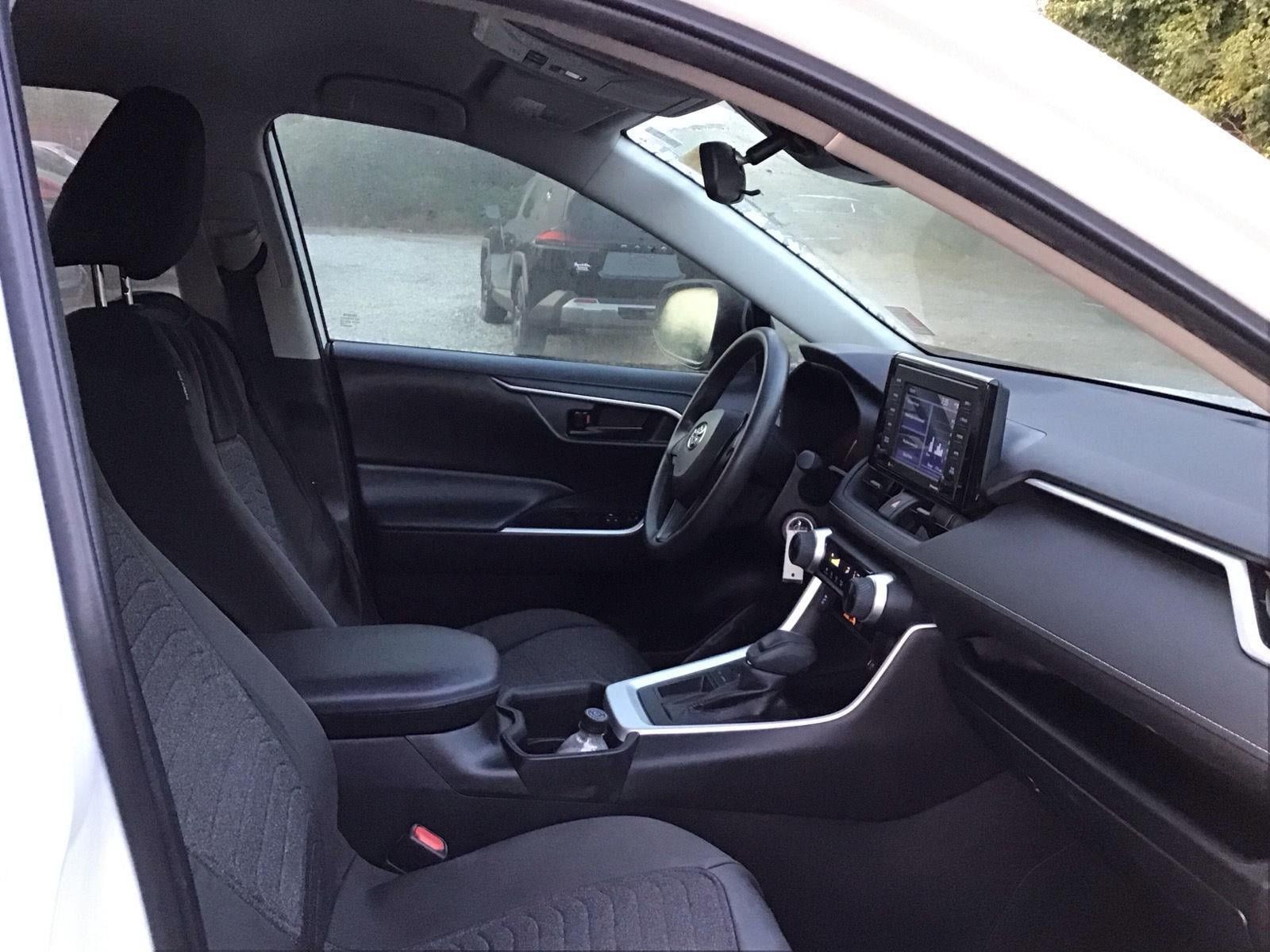 Used 2022 Toyota RAV4 LE FWD image 7