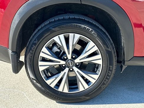 Used 2023 Nissan Rogue SV image 7